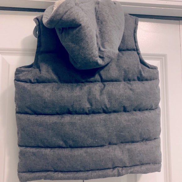 NEW, Old Navy, Gray, Hooded Puffer Vest, Size 4T - Picture 4 of 4